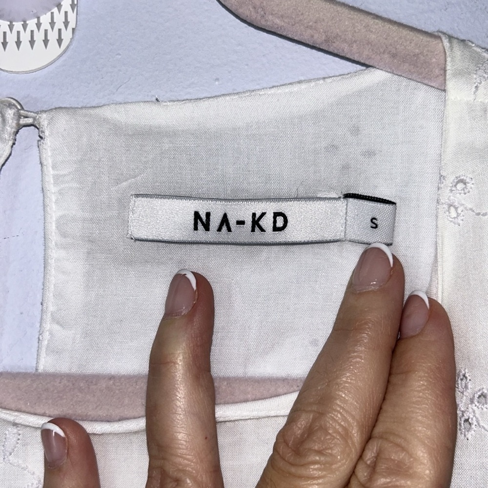 NA-KD Broiderie Anglais Mini Dress - Picture 5 of 9